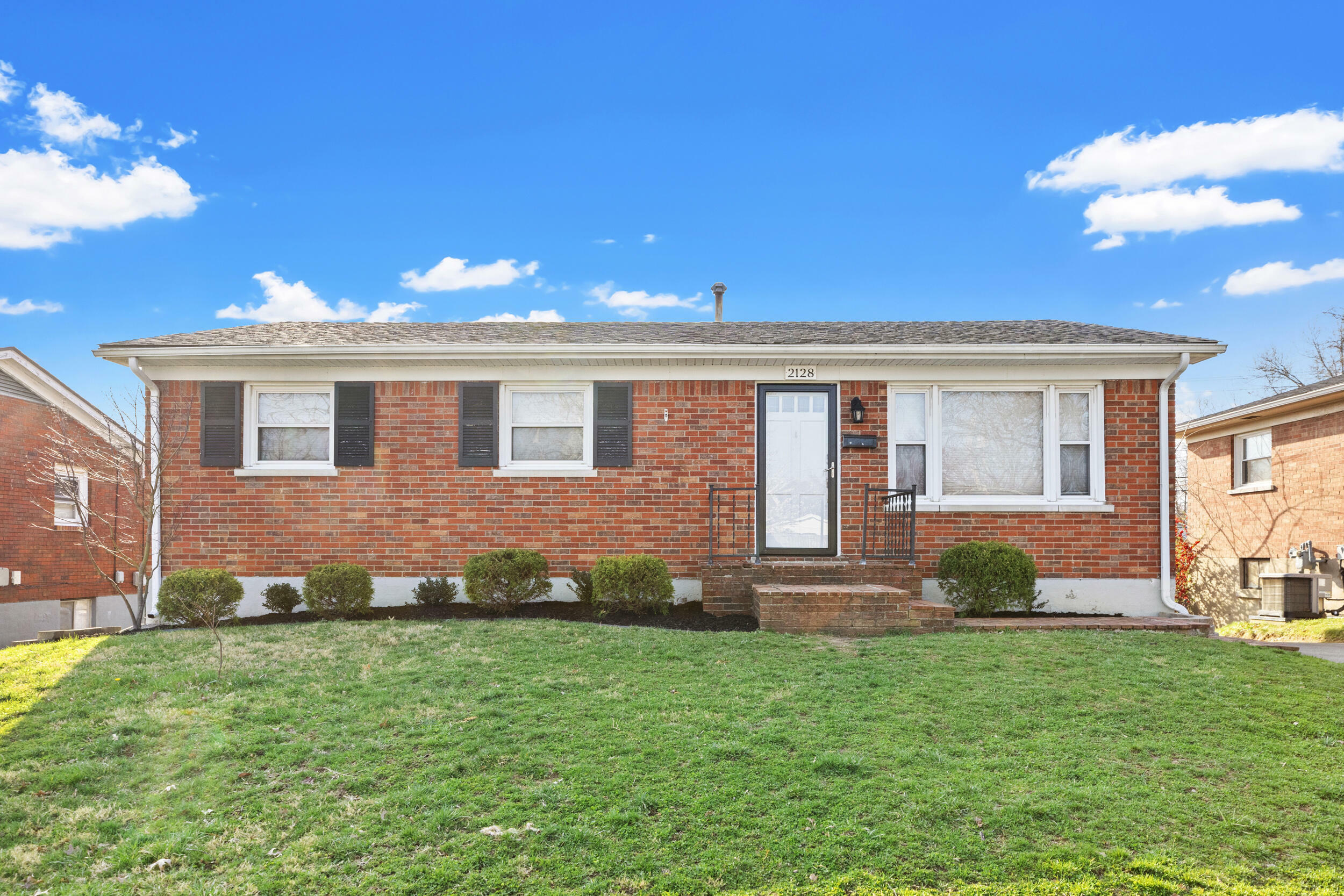 Property Photo: 2128 Jasmine Drive KY 40504