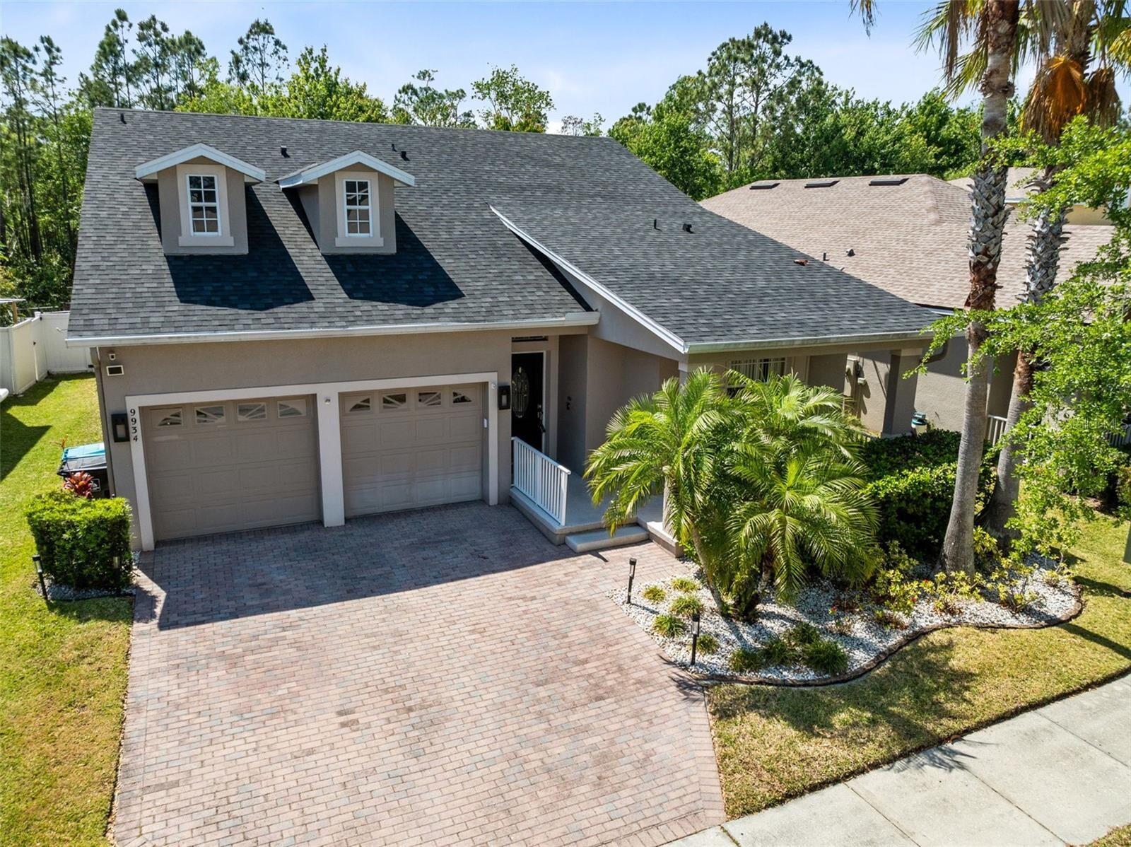 Property Photo: 9934 Moss Rose Way FL 32832