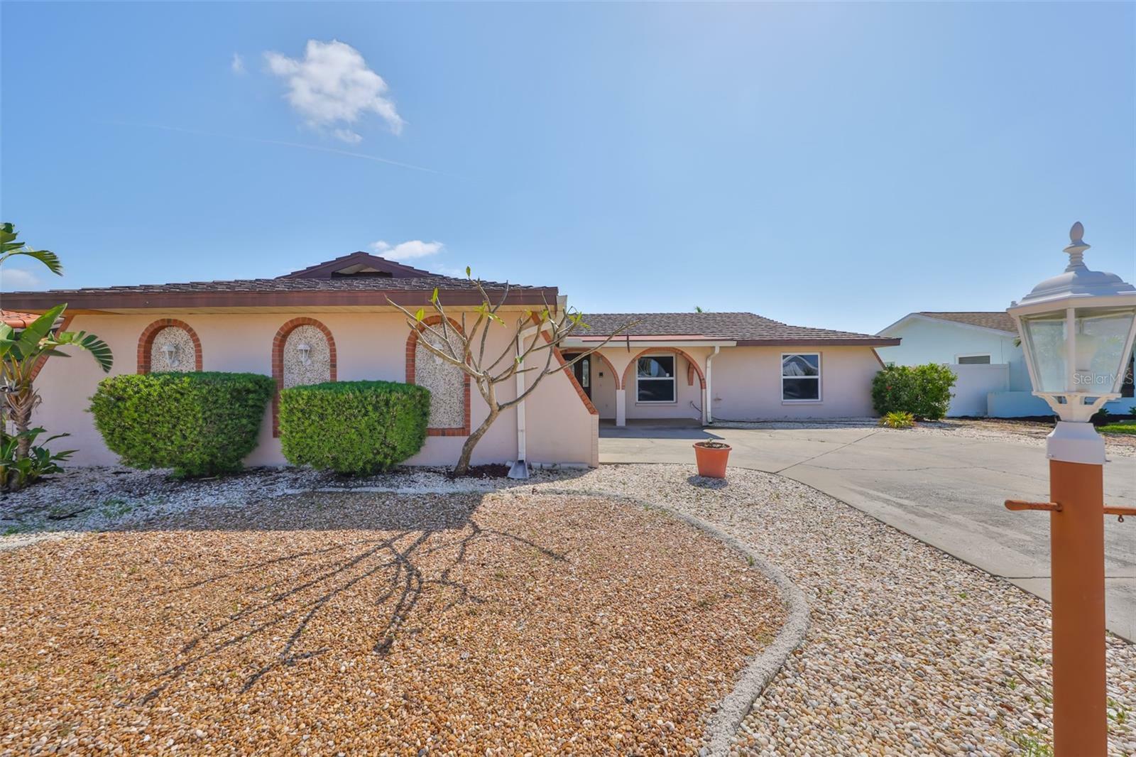 Property Photo: 6511 Santiago Court FL 33572
