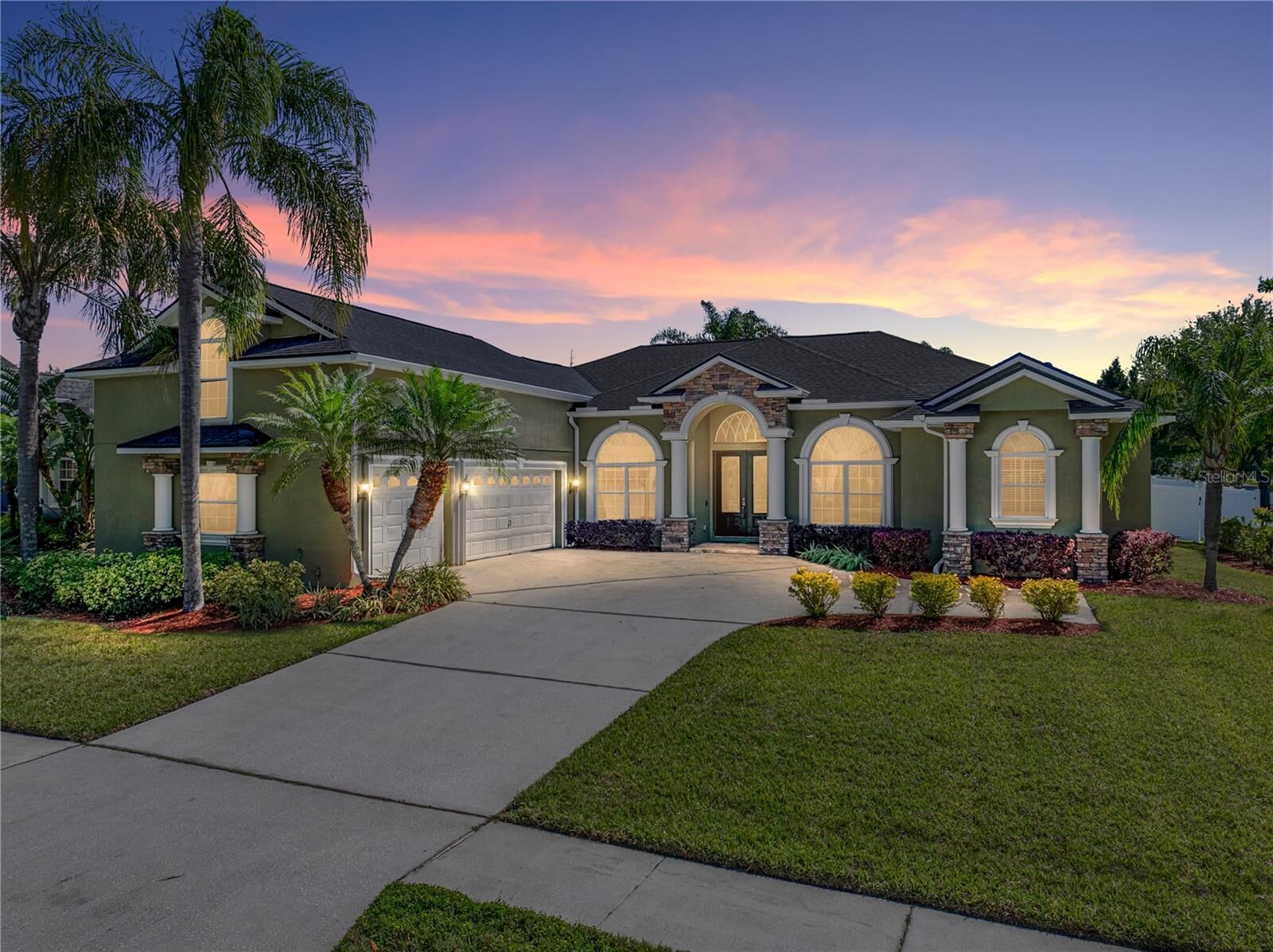 Property Photo:  1111 Carriage Park Drive  FL 33594 