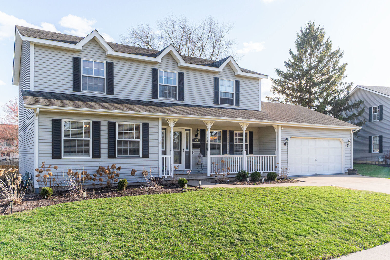 Property Photo: 521 Pickwick Circle IL 60115