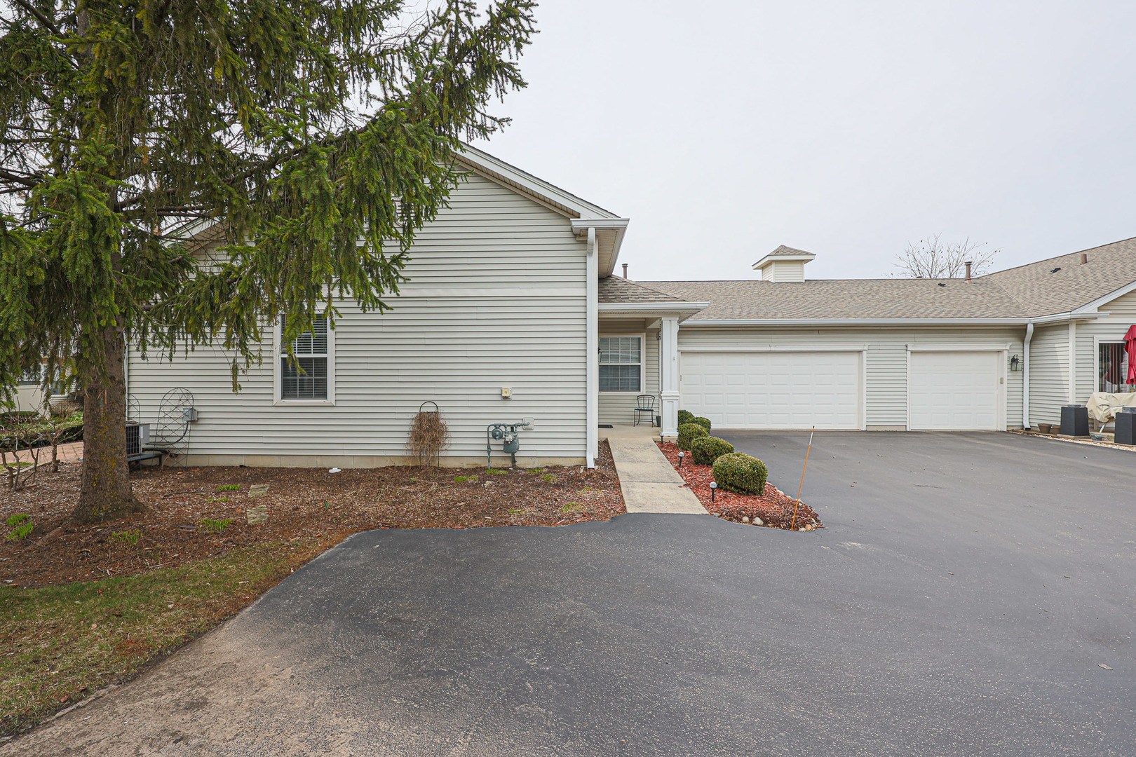 Property Photo: 13013 Pennsylvania Avenue IL 60142