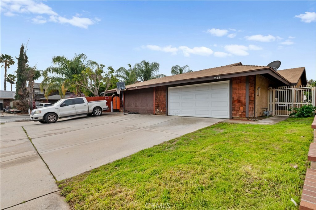 Property Photo: 3563 Linnet Drive CA 92530