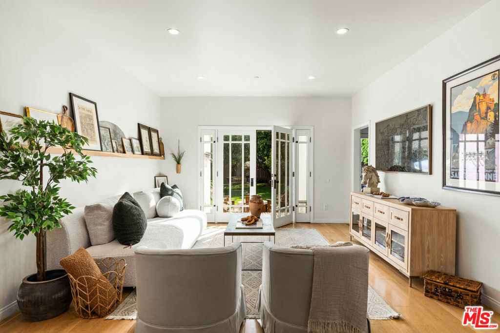 Property Photo: 524 Lincoln Boulevard CA 90402