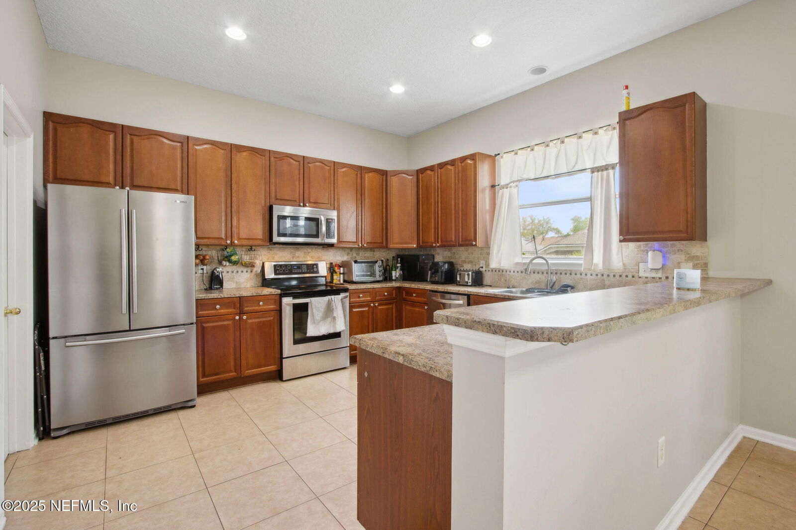 Property Photo: 2866 Pebblewood Lane FL 32065