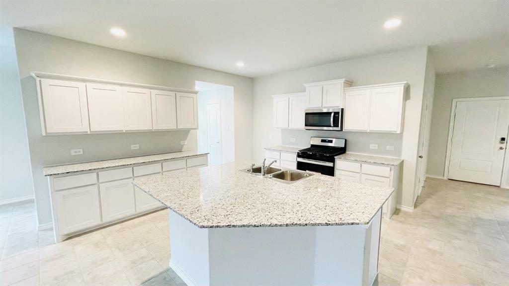 Property Photo: 4140 Twisted Creek Drive TX 76036
