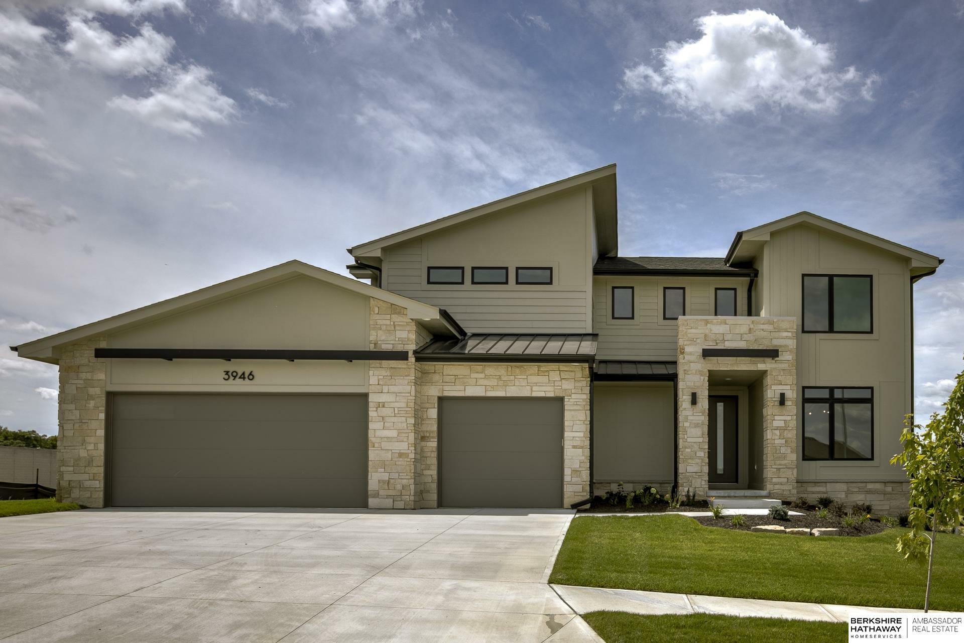 Property Photo: 20119 U Street NE 68135