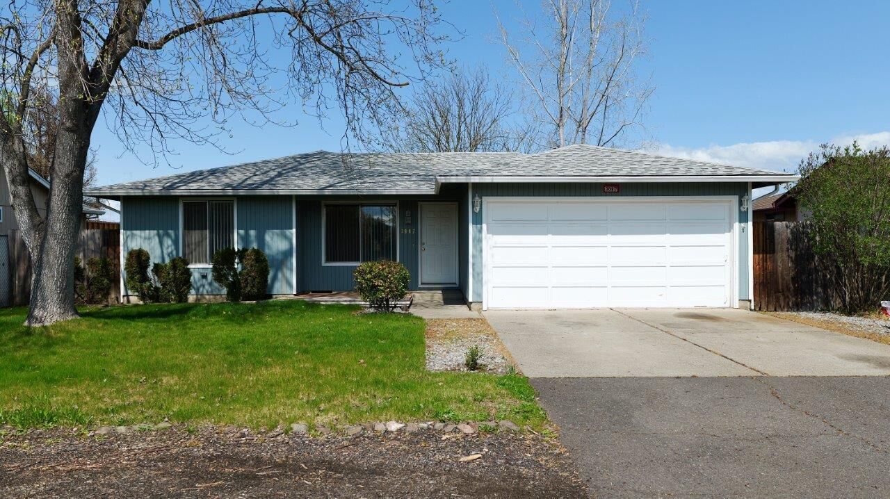 Property Photo:  3087 Avenue A  OR 97503 