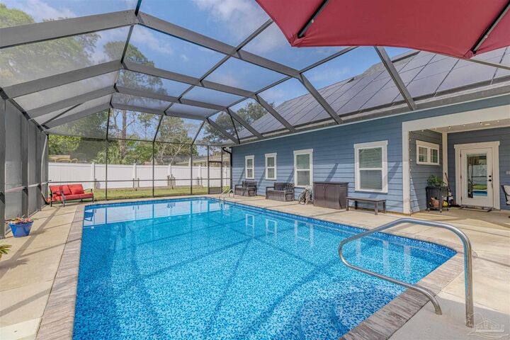 Property Photo:  1613 E Fisher St  FL 32503 