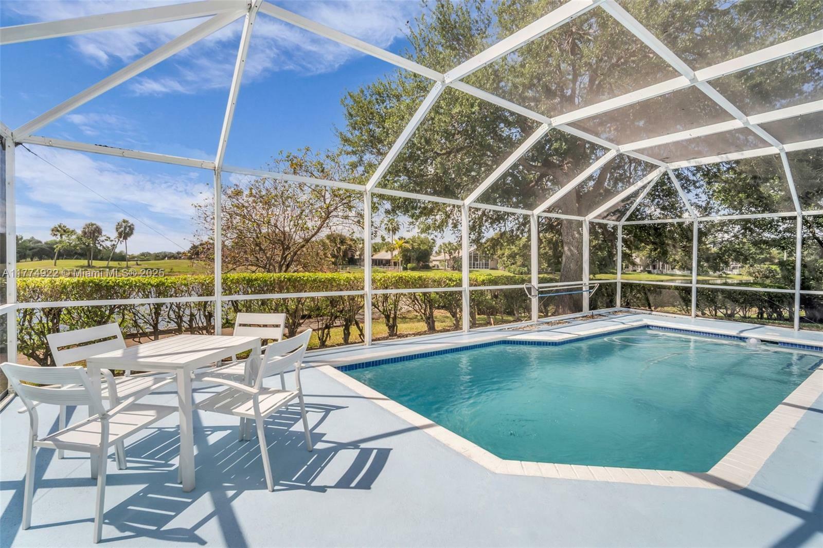 Property Photo:  15218 S Wilshire Cir S  FL 33027 
