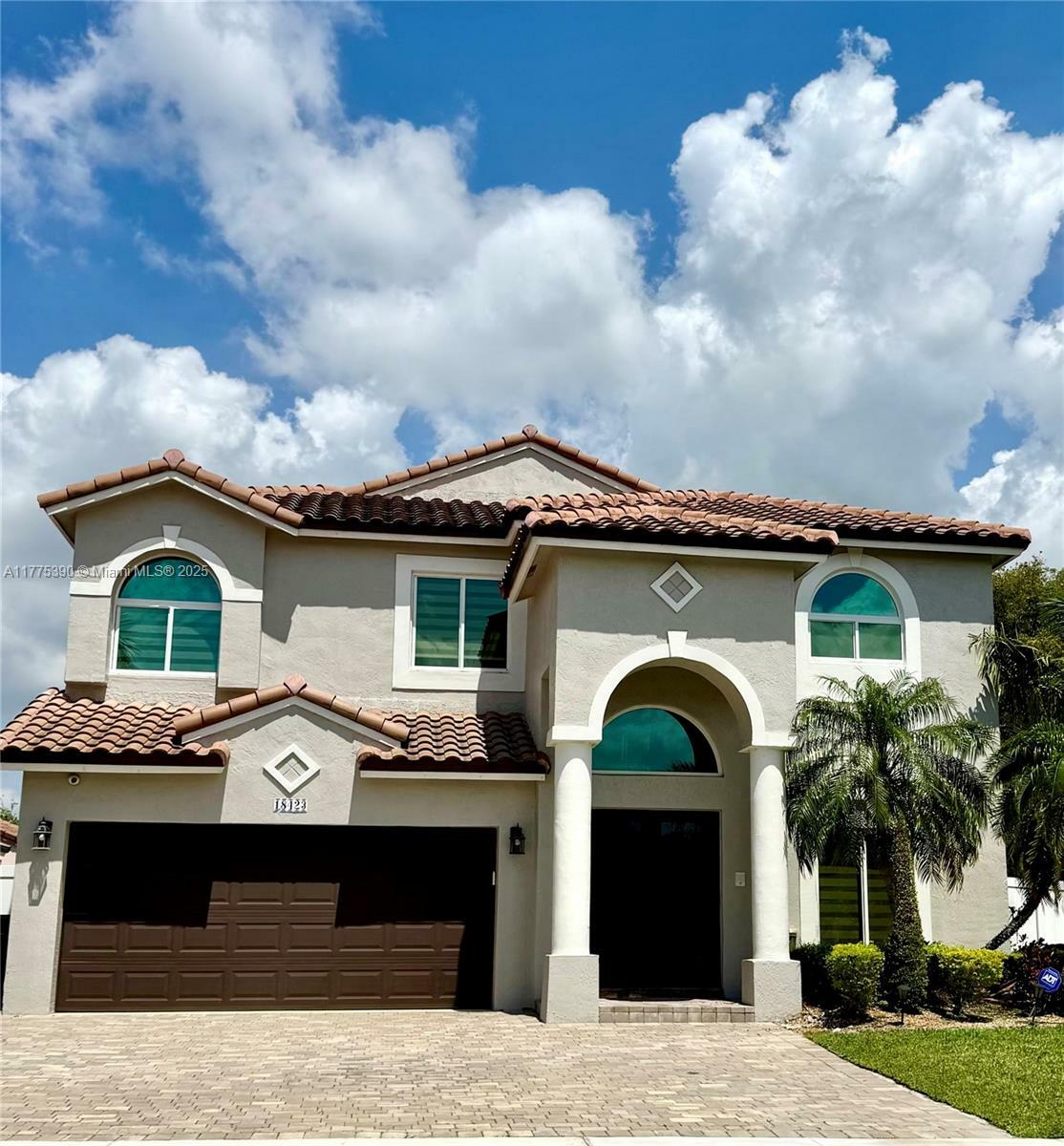 Property Photo: 18423 NW 9th St FL 33029