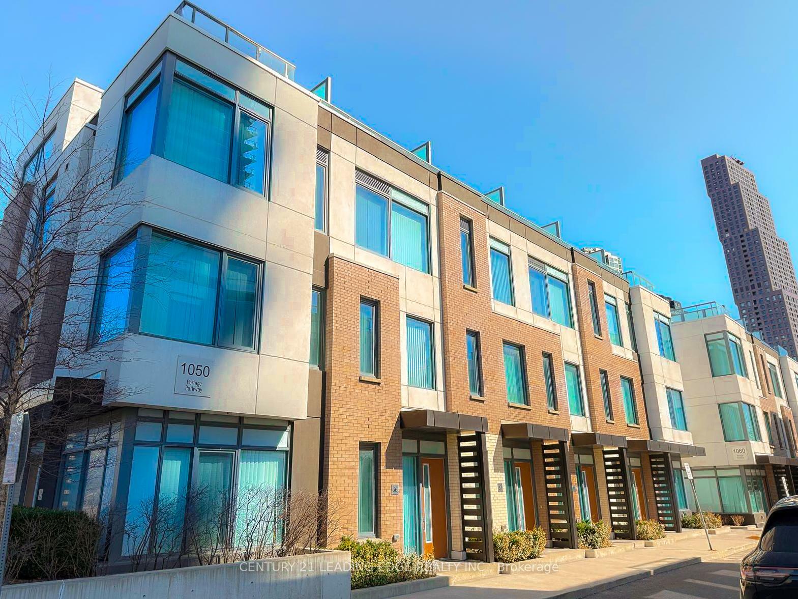 Property Photo:  1050 Portage Parkway 39  ON L4K 0K3 