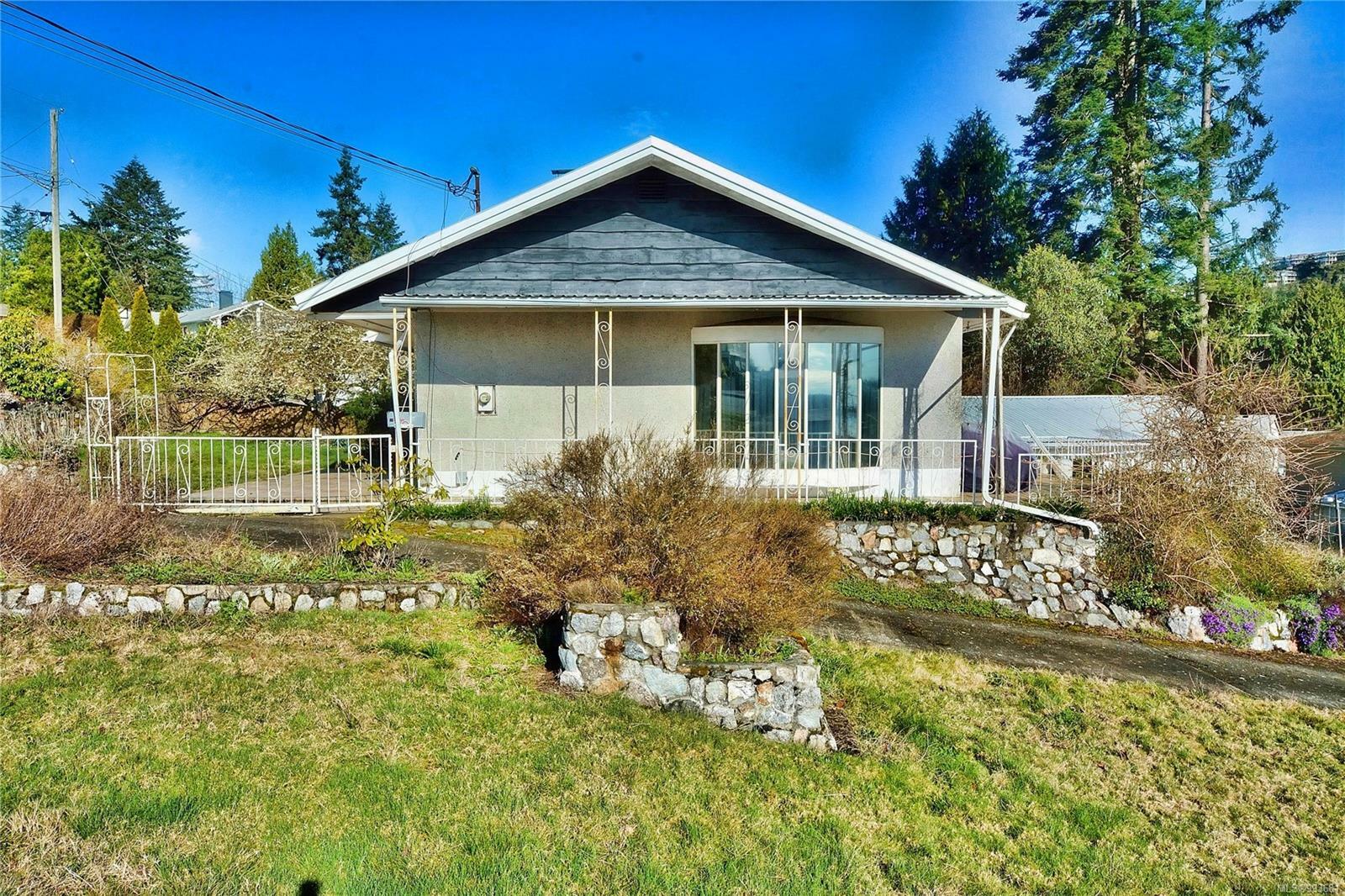 Property Photo: 2900 Cosgrove Cres BC V9S 3P8