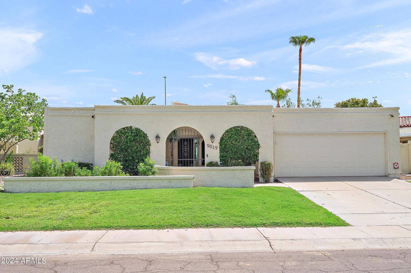 Property Photo: 9019 N 87th Way AZ 85258