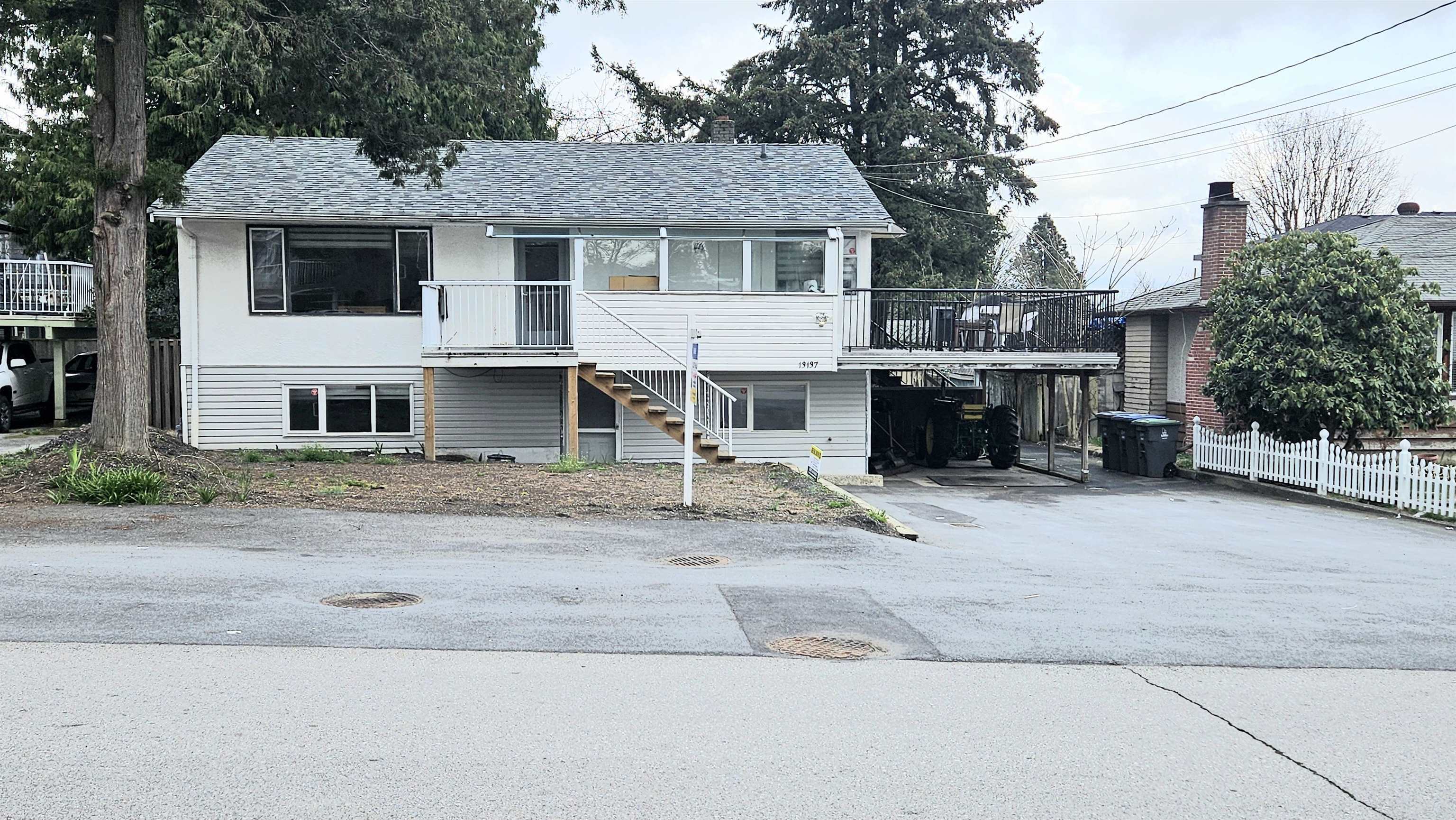 Photo de la propriété: 13137 106A Avenue BC V3T 2E4