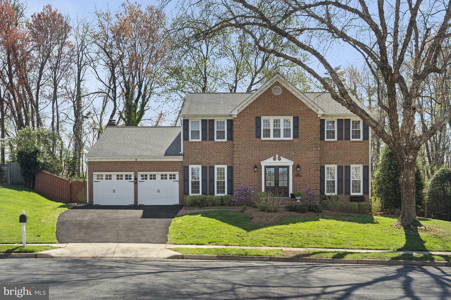 Property Photo: 6303 Hunting Ridge Lane VA 22101