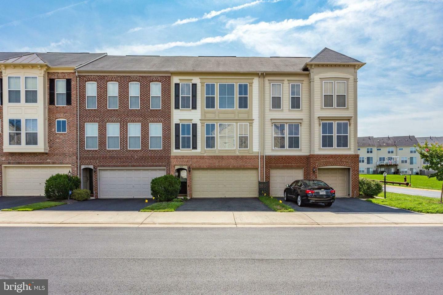 Property Photo: 9137 Ribbon Falls Loop VA 20136