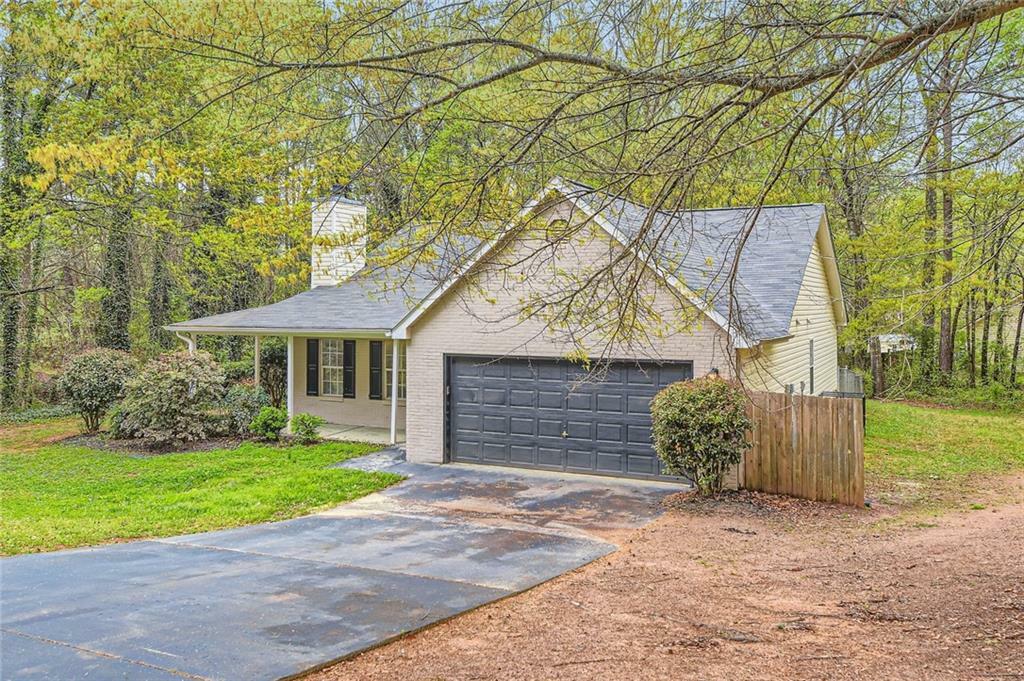 Property Photo: 305 Ponderosa Trail GA 30233