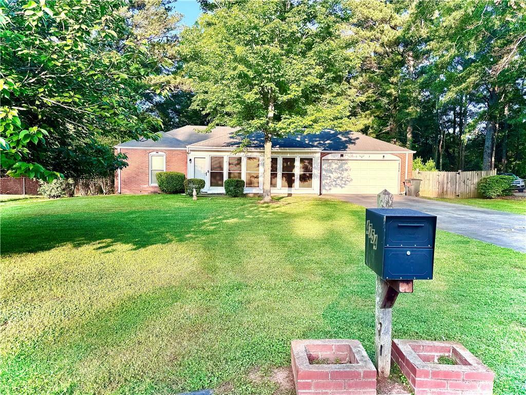 Property Photo: 4754 Winthrop Drive GA 30337