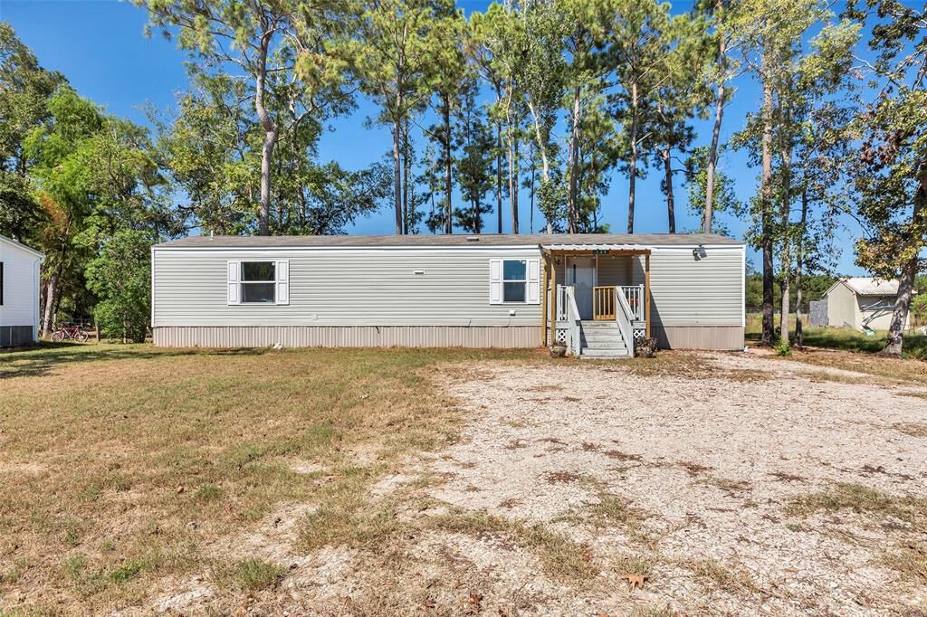 Property Photo: 749 Bradford Street TX 77303