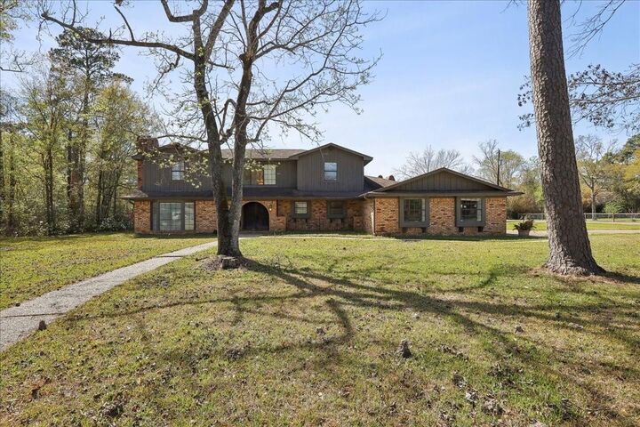 Property Photo:  1625 Lindenwood Drive  TX 77630 