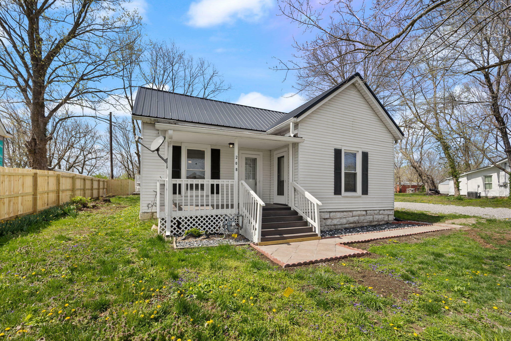 Property Photo: 208 North First Street KY 40330