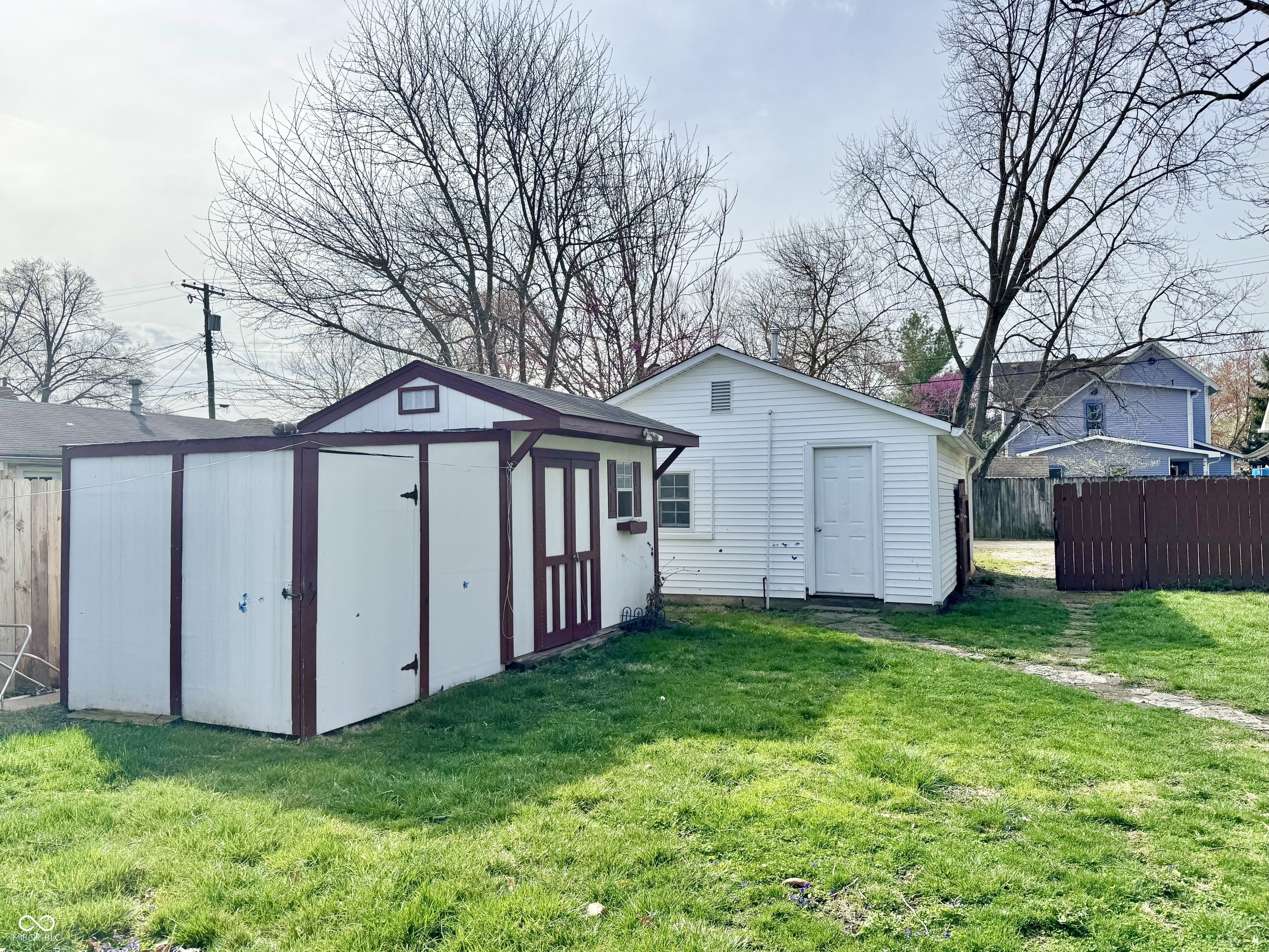 Property Photo: 323 E Adams Street IN 46131