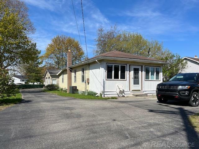 4485 Gratiot Avenue  Fort Gratiot MI 48059 photo
