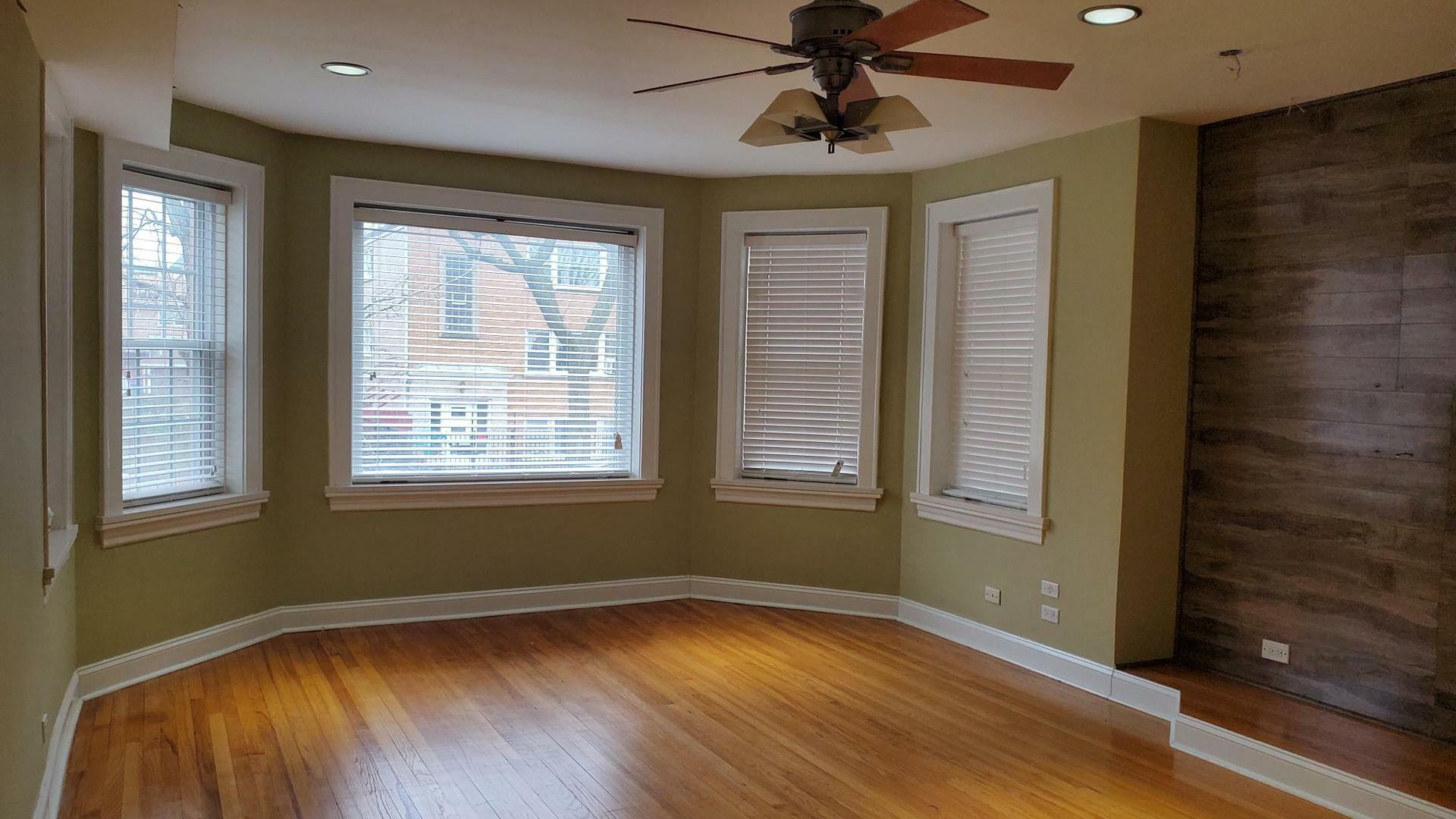Property Photo: 6147 N Mozart Street 3 IL 60659