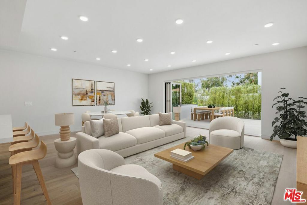Property Photo:  505 S Barrington Avenue 109  CA 90049 