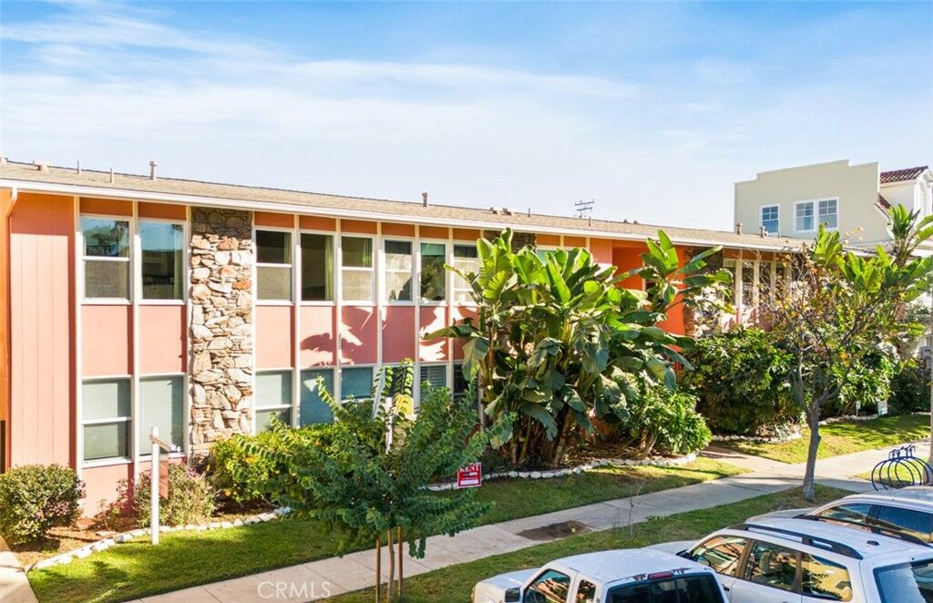Property Photo: 1023 E 1st Street 19 CA 90802