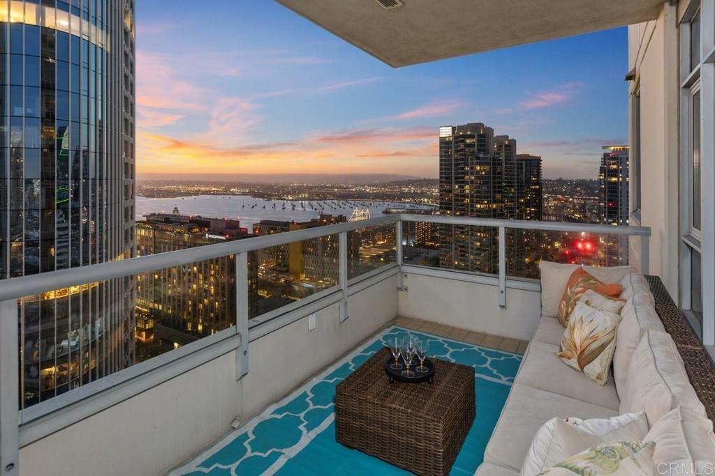 700 W E Street 2802  San Diego CA 92101 photo