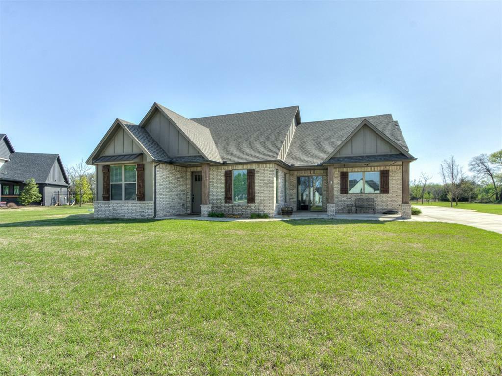 Property Photo: 1435 Walnut Way OK 73093