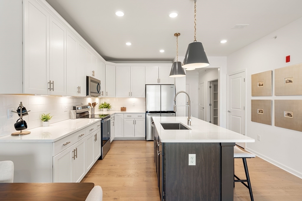 Property Photo:  6 Stratton Drive 208  MA 01801 