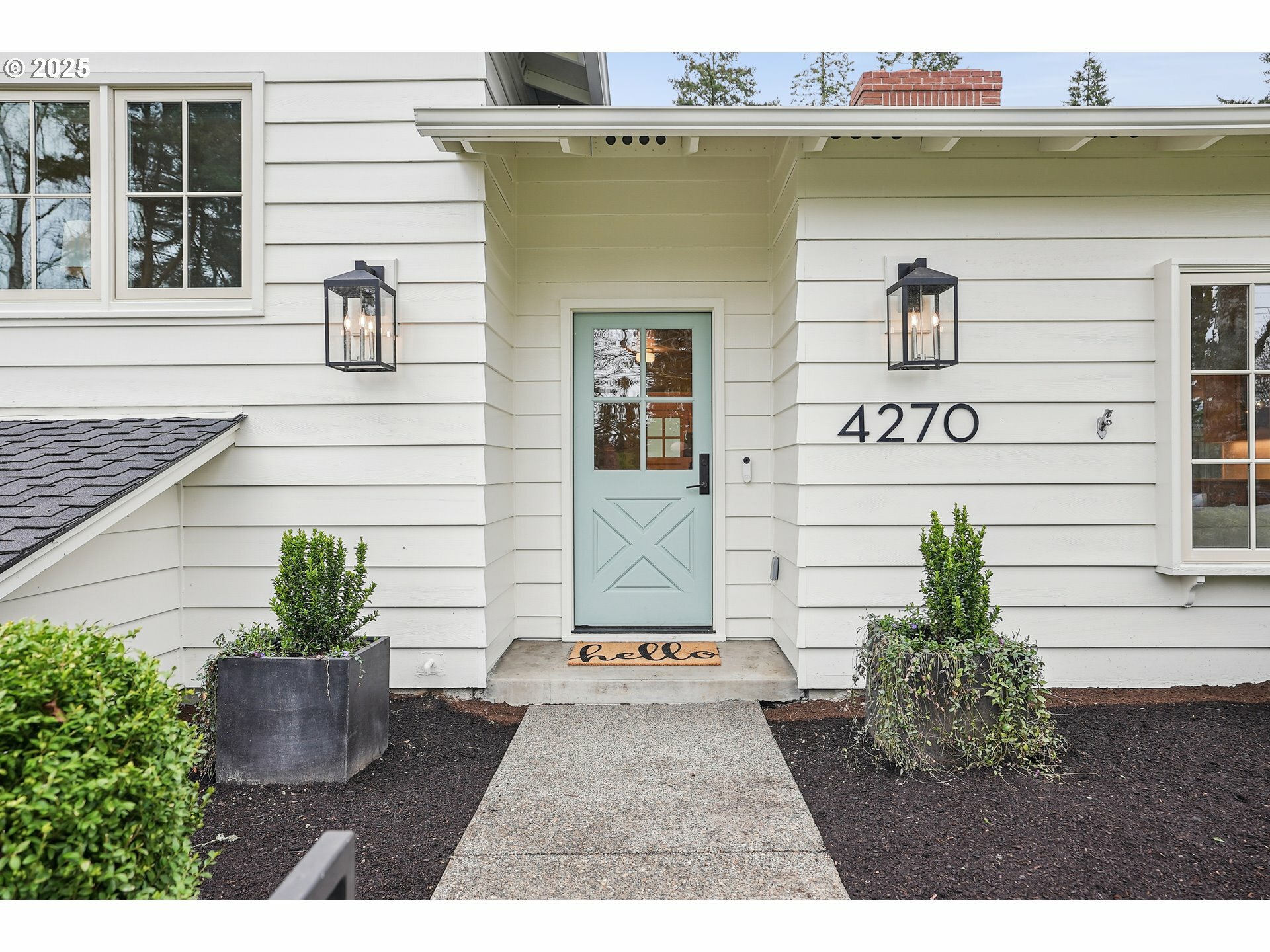 Property Photo: 4270 SW Parkview Ave OR 97225