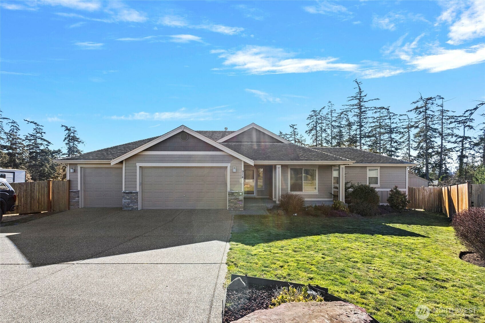 Property Photo: 914 Cove View Circle WA 98277