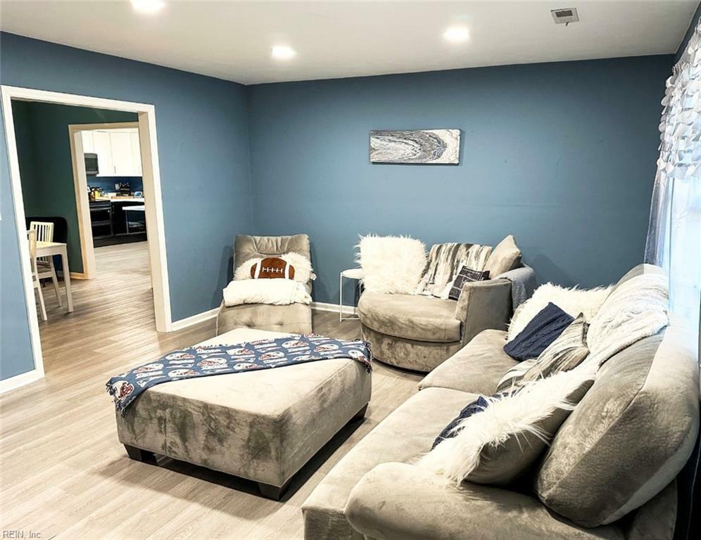 Property Photo: 423 Aspen Drive VA 23608