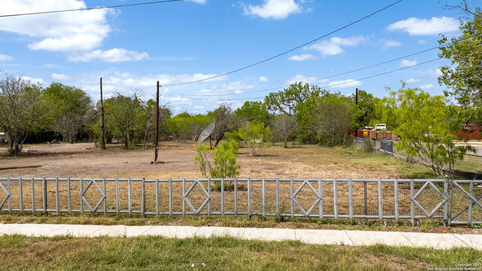 Property Photo:  667 W Petaluma  TX 78221 