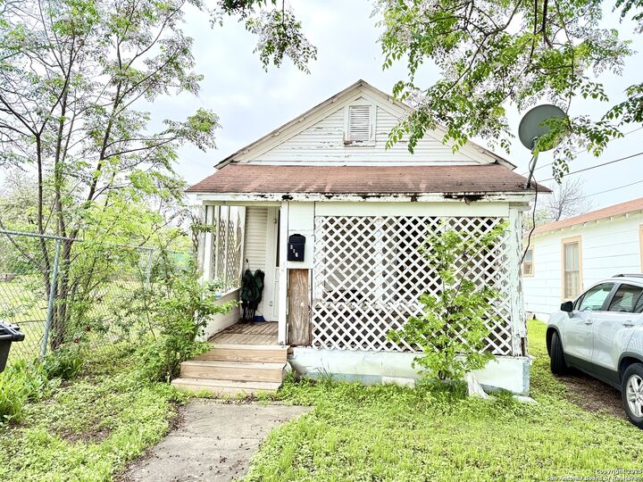 Property Photo: 710 Sherman TX 78202