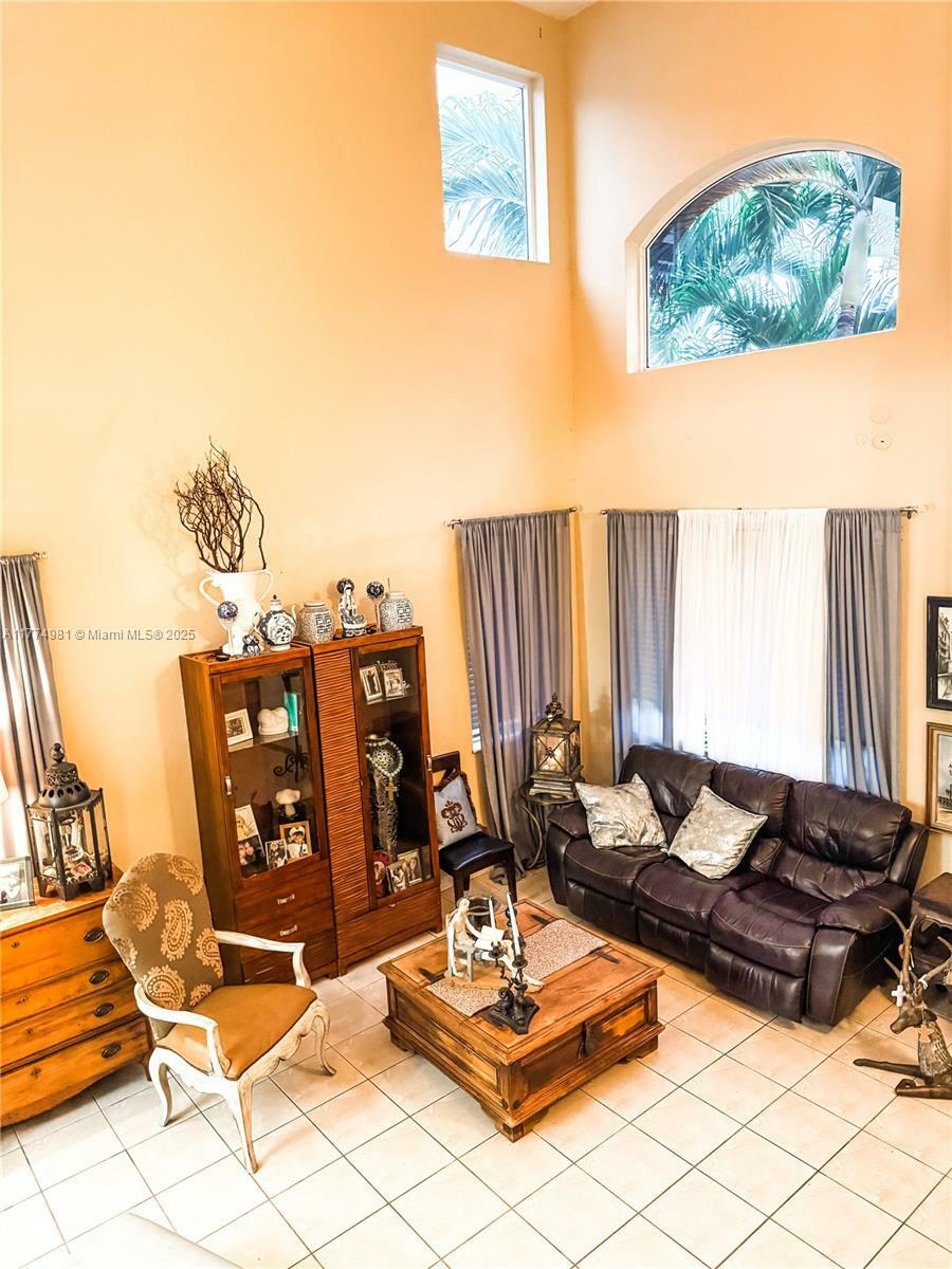 Property Photo: 15809 SW 65th Ter FL 33193