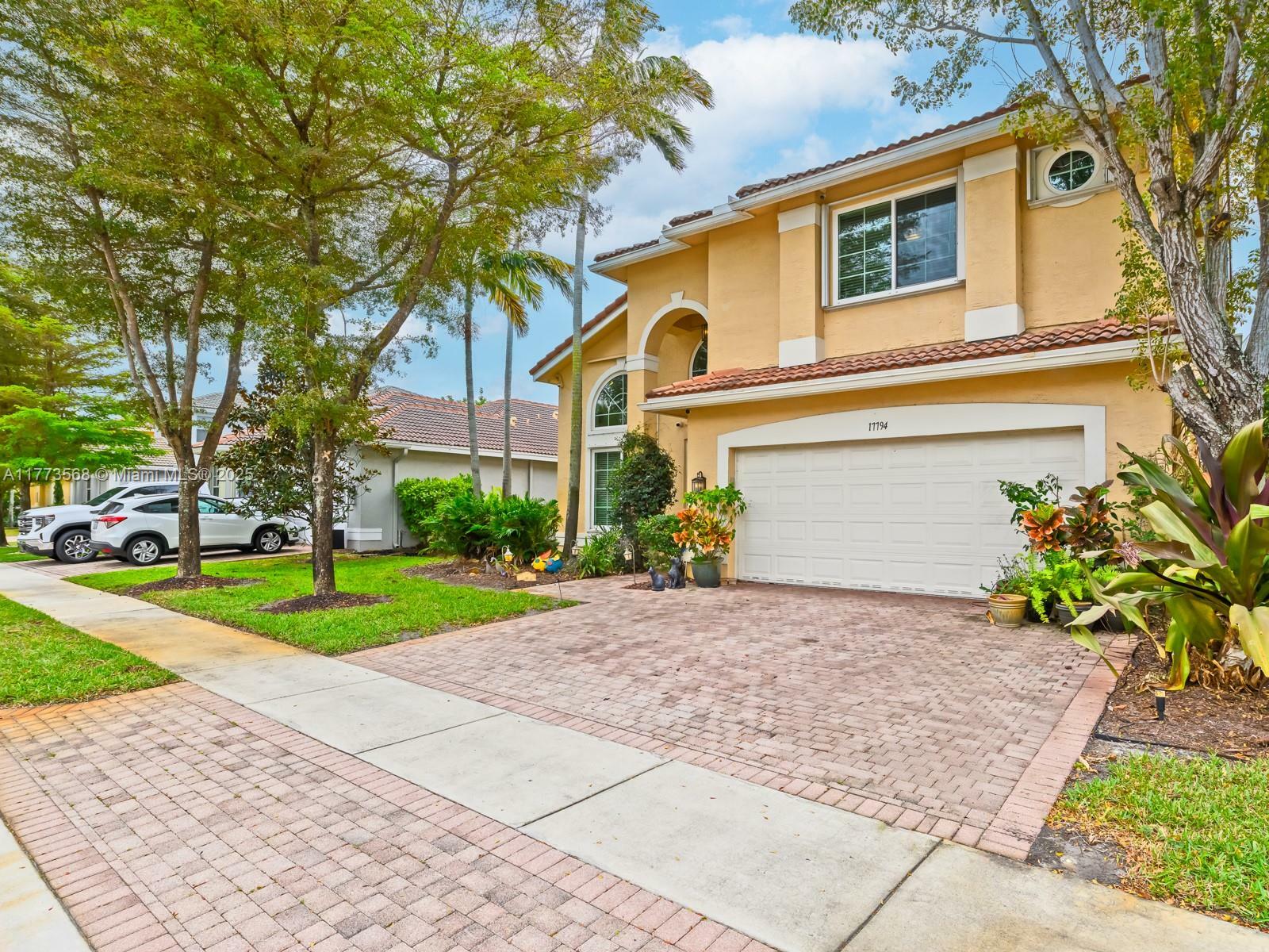 Property Photo: 17794 SW 47th St FL 33029