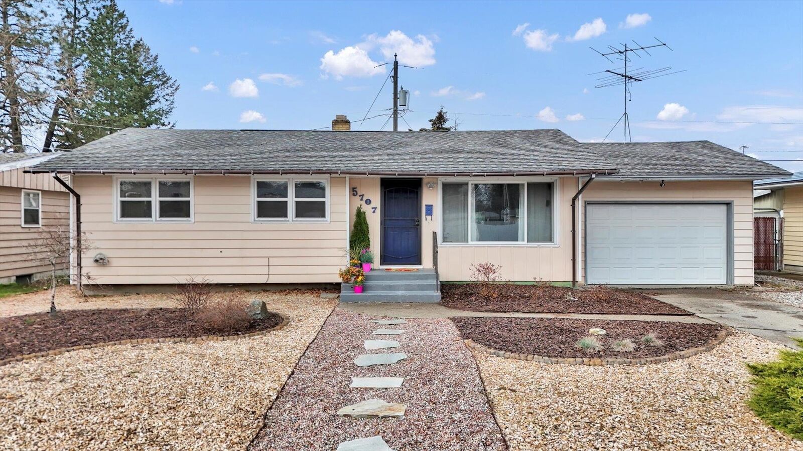 Property Photo:  5707 N Cedar St  WA 99205 