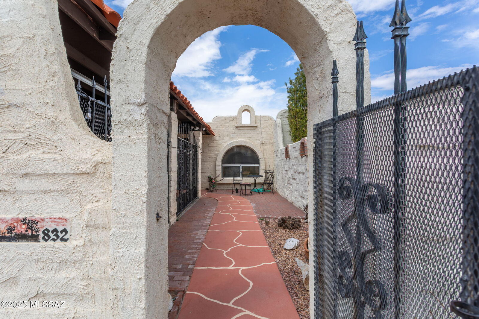 Property Photo:  832 W Calle Del Regalo W  AZ 85614 