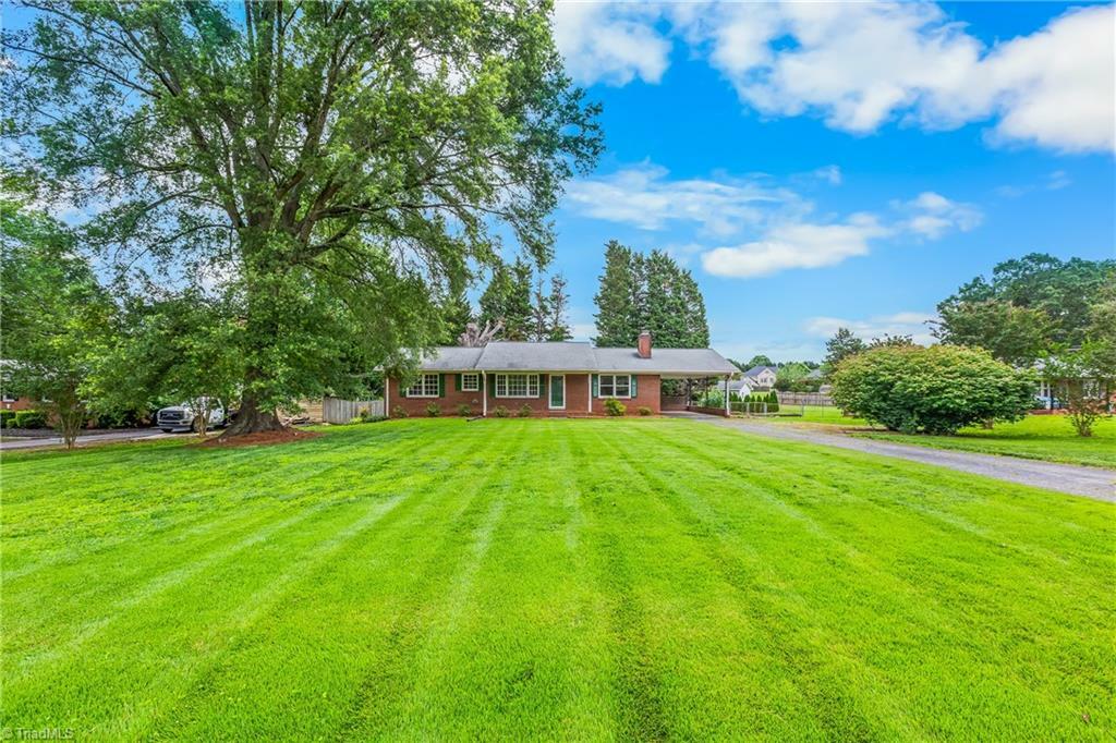 Property Photo: 915 Mayford Drive NC 27284