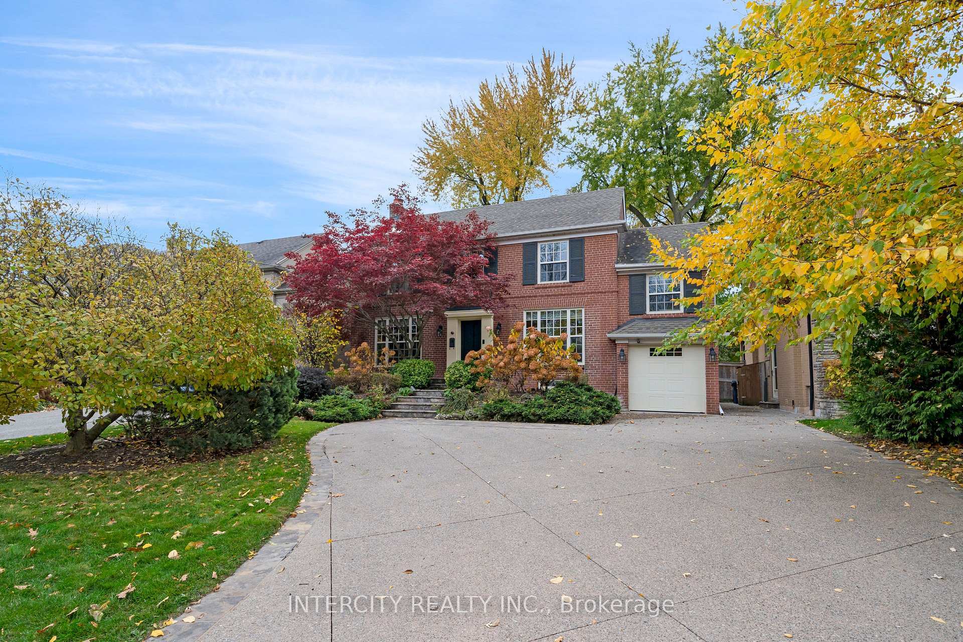 Property Photo: 112 Mason Boulevard ON M5M 3E3