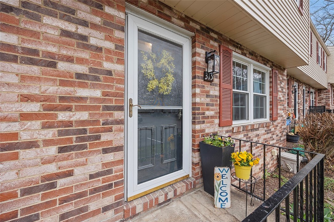 Property Photo:  315 Laporte Ct  PA 16066 