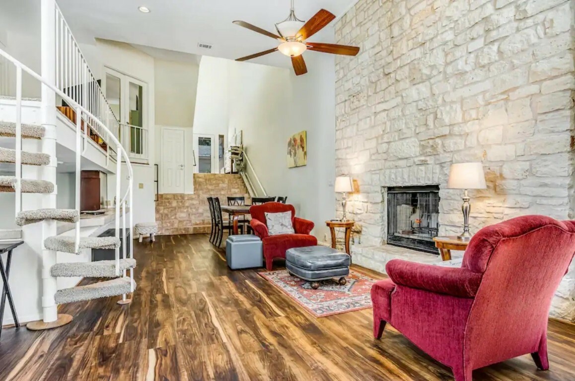 Property Photo: 1 Crystal Springs Court Court H TX 78738