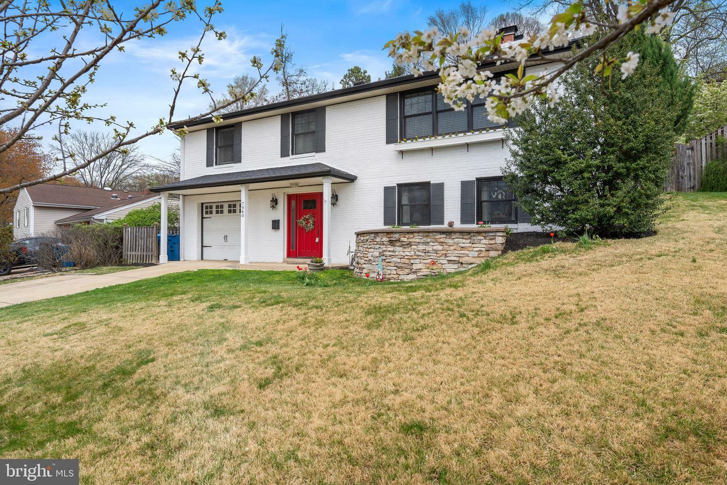 Property Photo: 7940 Jansen Drive VA 22152