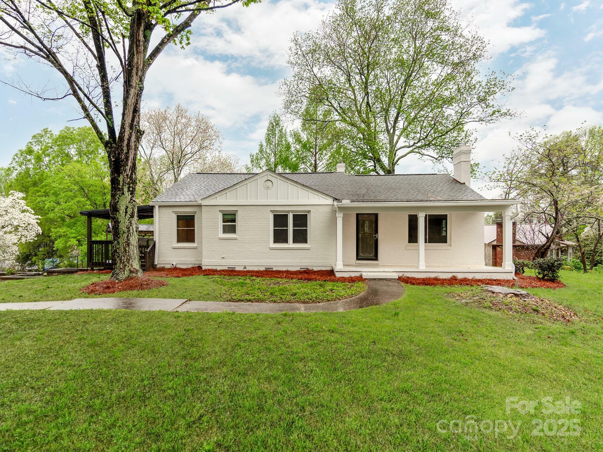 Property Photo: 1113 Gregory Lane NC 28677