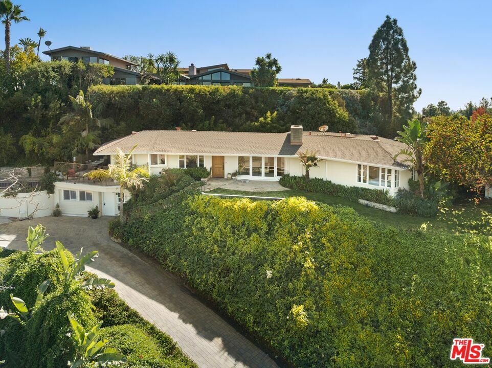 2980 Briar Knoll Dr  Los Angeles CA 90046 photo